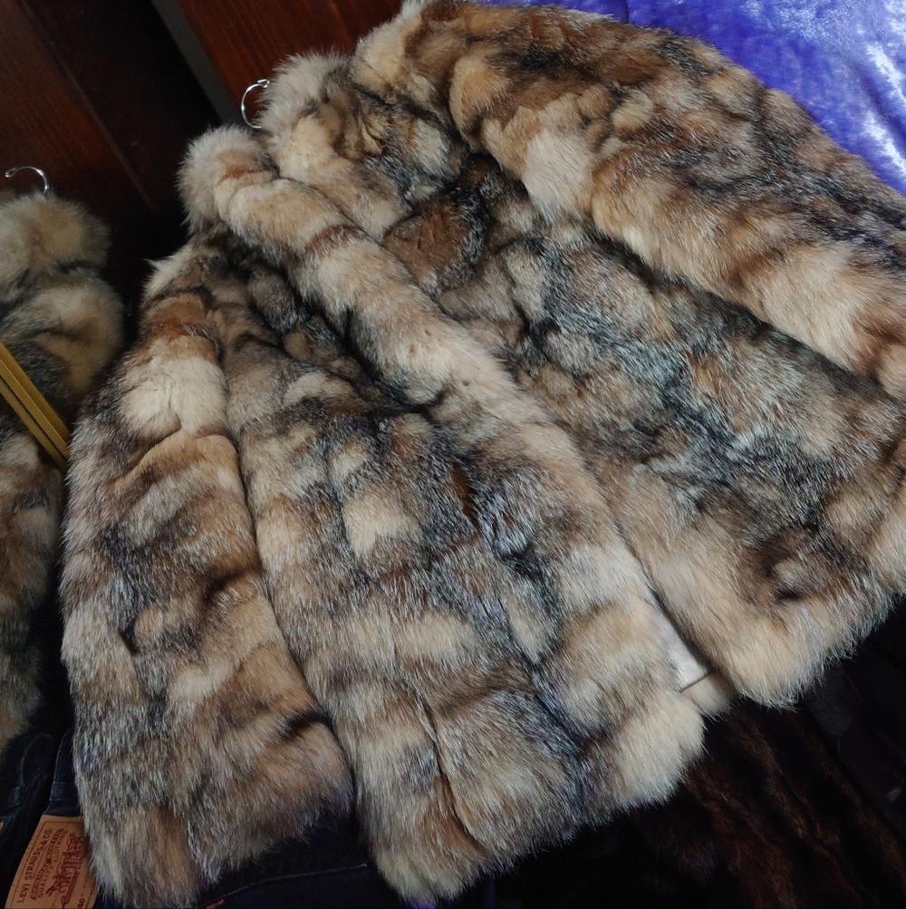 Extremely Beautiful Real  Shadow Fox Fur Coat.Not A Calico.Each Color Blends.